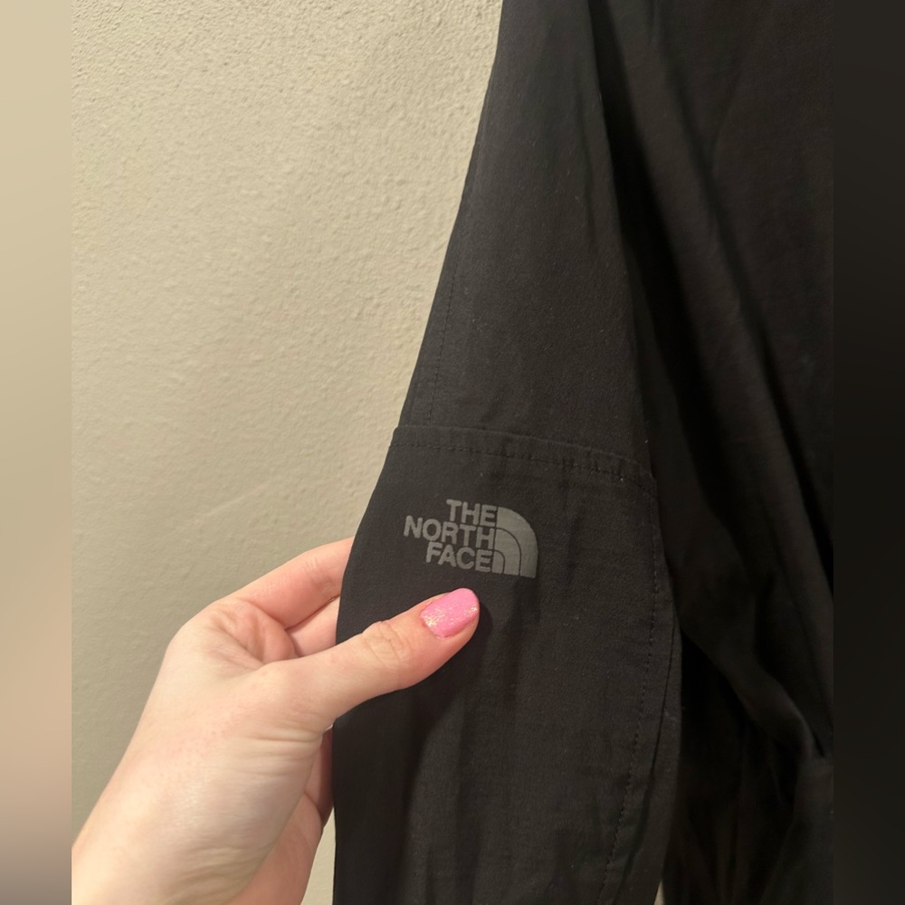 The North Face Women’s Resolve Parka Jacket in Black - Picture 6 of 6